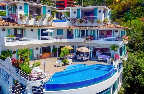 Alta Vista Villa | Casa Yvonneka - 14BR