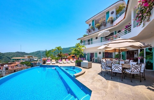 Alta Vista Villa | Casa Yvonneka - 14BR