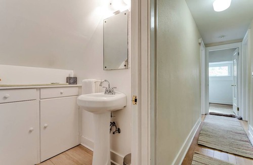 West Eugene Apartment | Central Eugene Loft: Walkable, AC, Free Parking