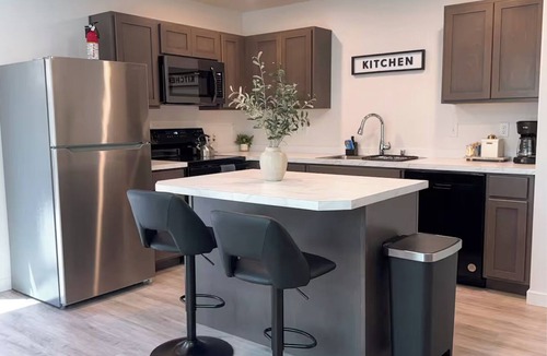 Umatilla House | Charming 2-bedroom near the Columbia River, Full Kitchen, Fast WIFI, Fenced yard