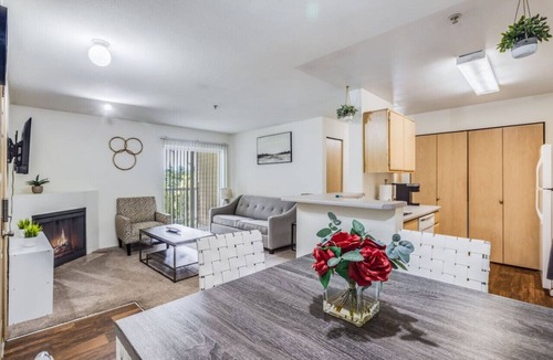 Covington Apartment | Charming 2BD/2BA Retreat in Covington, WA