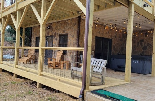 Seven Devils House | Charming home in Seven Devils. Close access to tubing, ziplining, & hiking.