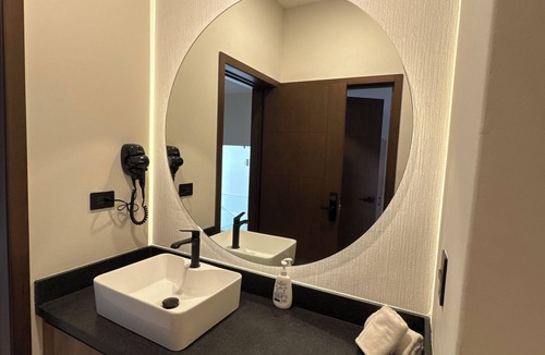Tres Rios Hotel | Charming hotel in Culiacán Rosales with WiFi, fitness room, AC. 104.