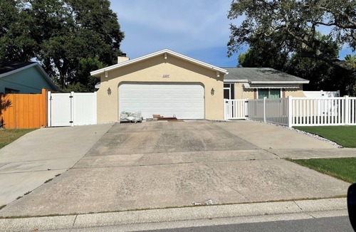 Palm Harbor Apartment | Charming studio & kitchenette in wonderful Palm Harbor with AC & laundry access
