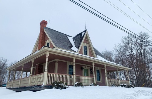 Bathurst House | Charming Victorian House