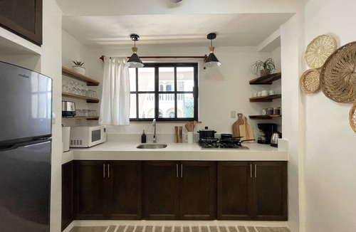La Gloria House | Chic House W/Ocean View. KING Bed. FREE WIFI. AC. Serene Patio