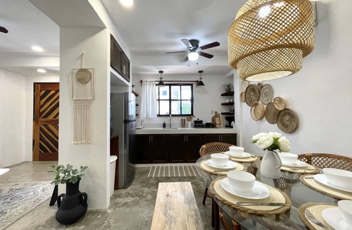 La Gloria House | Chic House W/Ocean View. KING Bed. FREE WIFI. AC. Serene Patio