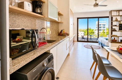 Luis Donaldo Colosio Apartment | Chic Ocean View Studio near Beach · Blanko Living
