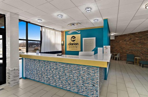 Normal Hotel | Clarion Pointe Bloomington-Normal near I-55 and University