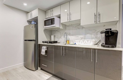 Southwest Edmonton House | Comfortable Basement Suite in SW Edmonton