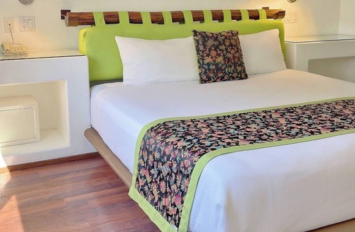 Downtown Cabo San Lucas Hotel | Comfy Suite Designed for Couples and Families Discovering Cabo’s Magic
