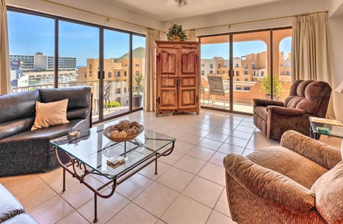 Centro House | Condo in Plaza Nautica < 1 Mile to The Arch!
