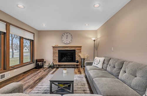 St. Cloud House | Contemporary Haven near Hospital