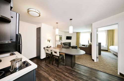 Bryant Pattengill West Hotel | Convenient Stay, Superb Location! 2 Relaxing Units, Pets are Allowed Here!