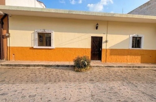 Ixtlan del Rio House | Cozy 2-Bed House Near Downtown, AC, Fast WiFi, Early Check-In & Late Check-Out