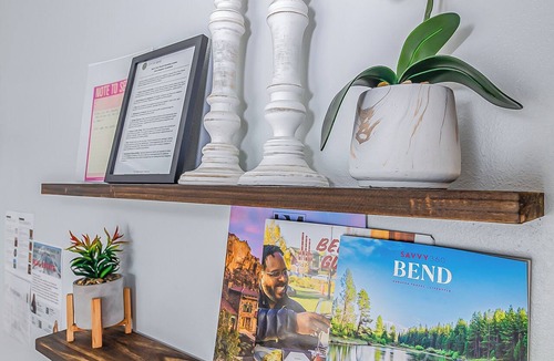 Mountain View Apartment | Cozy Queen, Private Bathroom and Entryway