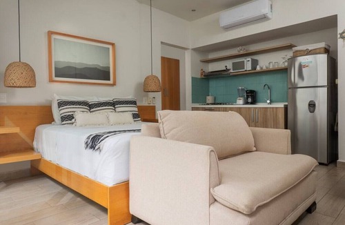 Zazil-ha Apartment | Cozy Studio: Prime Location, Walk to Beach, Weekly Promo!!