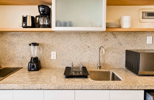 Luis Donaldo Colosio Apartment | Cozy Studio steps from Coco Beach · Blanko Living