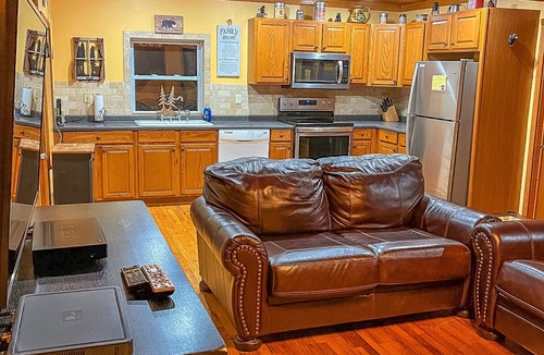 Todd Cabin | Creekfront Cabin w/Hot Tub & Game Room – Near Boone & West Jefferson