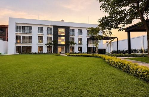 Cuauhnahuac Apartment | Deluxe Suite King size bed, kitchen and internet. Near event gardens 10
