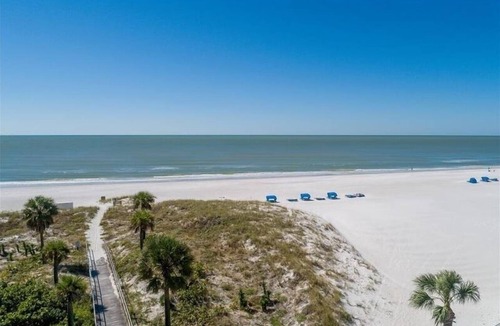 Madeira Beach House | Direct Beachfront Condo! Sleeps 6