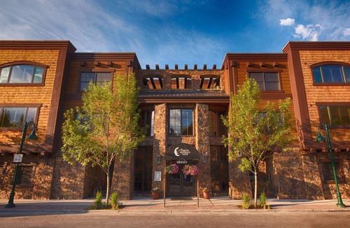 Jackson Hotel | Downtown Jackson - Fireplace Suite