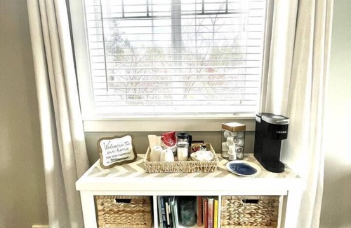 The Bowl of Edmonds Apartment | Edmonds Seaside Studio | Walk to Town and Train