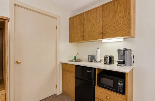 West Bridgewater Hotel | Efficiency with Sleeper Sofa only 221
