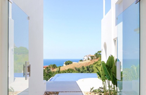 North End House | Elegant, new luxury home. Views forever!