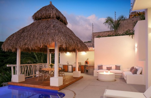North End House | Elegant, new luxury home. Views forever!