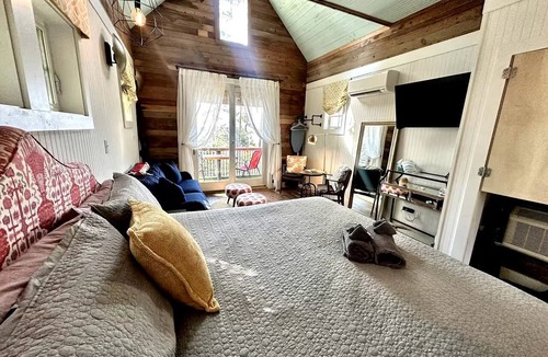 Kitty Hawk Cabin | Elevated Cabin in the Trees Perfect for a Weekend Getaway in the Outer Banks, North Carolina