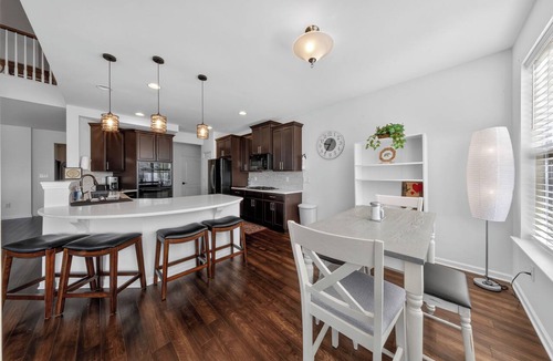 Middletown House | Exec 4BR/3BA | 3 Desks, Fios | Garage | Adults 18+