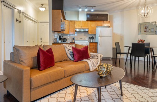 East Village Condo | Executive 2 bed 2 bath Riverfront condo