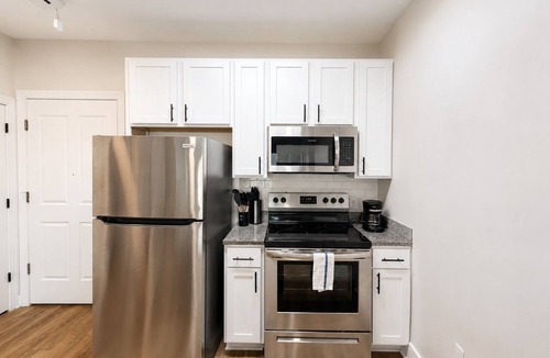 Glen Iris Apartment | Executive 3BR Downtown Birmingham W/Game Table 9H