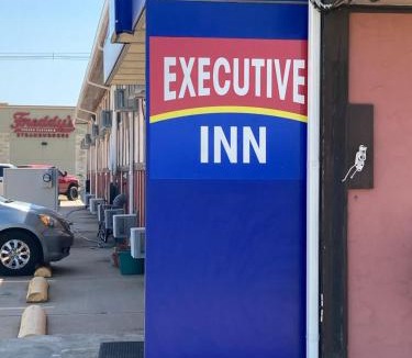 McPherson Hotel | Executive Inn