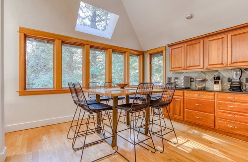 Welches House | Expansive golf-view getaway with private hot tub, pool, fast WiFi & game room
