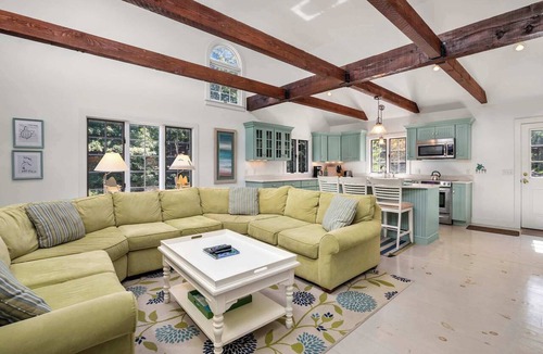 East Harwich House | Fire Pit, Sun Room, Central AC, and Games!