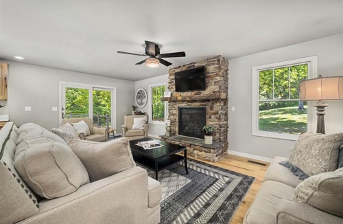 Simpson House | Fireplace Fire Pit Shaded Deck