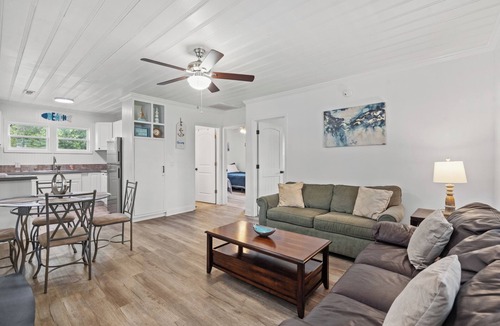 Crescent Beach Cottage | Got Wags Ocean View Haven Upper Level 2 BR Close to Beach