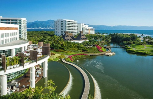 Las Jarretaderas Hotel | Grand Mayan hotel suite with AC, fitness room, WiFi in fabulous Nuevo Vallarta