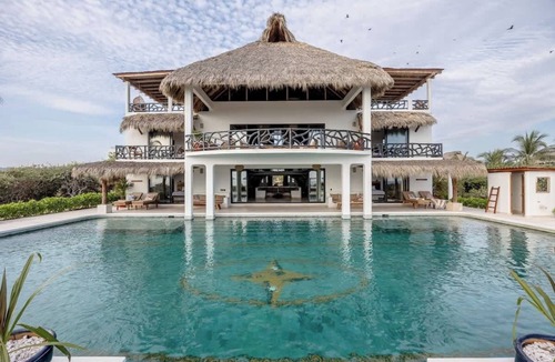 Barra de Colotepec Villa | Grand Oceanfront Villa w/Pool & Beach Access