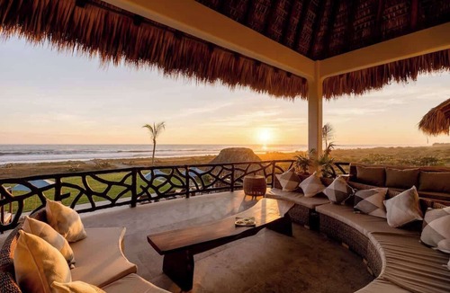 Barra de Colotepec Villa | Grand Oceanfront Villa w/Pool & Beach Access