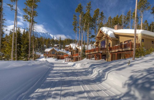 Big Sky Ski Chalet | Harvest Moon Haven | Premier Ski Access + Hot Tub