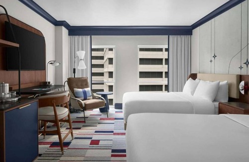 North Rosslyn Hotel | Historic Arlington | River Views. Dining Nearby