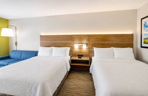 Lindale Hotel | Holiday Inn Express & Suites Lindale – Tyler by IHG