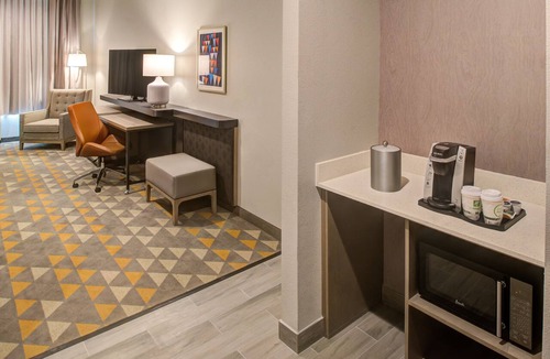 Katy Hotel | Holiday Inn Hotel & Suites Houston West - Katy Mills by IHG