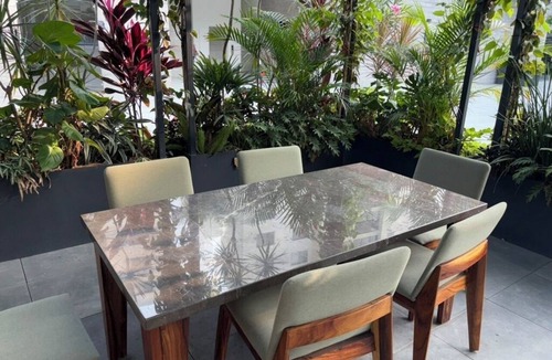 Jacarandas Apartment | Homesharing with amenities and gardens