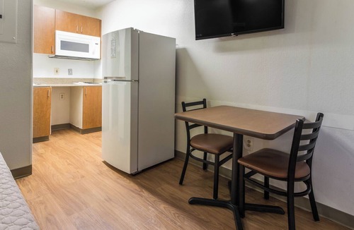 Fairbanks Hotel | HomeTowne Studios by Red Roof Houston - Northwest