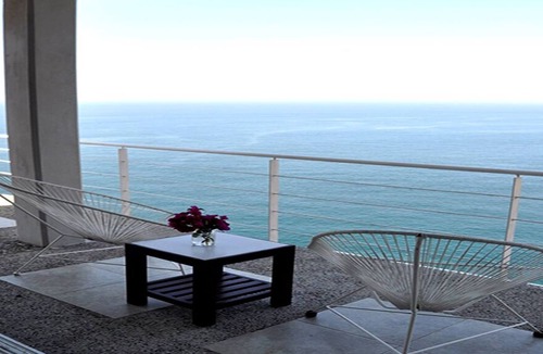 Las Playas Apartment | House of the Moon in Acapulco