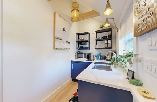 East Chop House | House with guest studio close to town and beach with grill, games, AC & patio